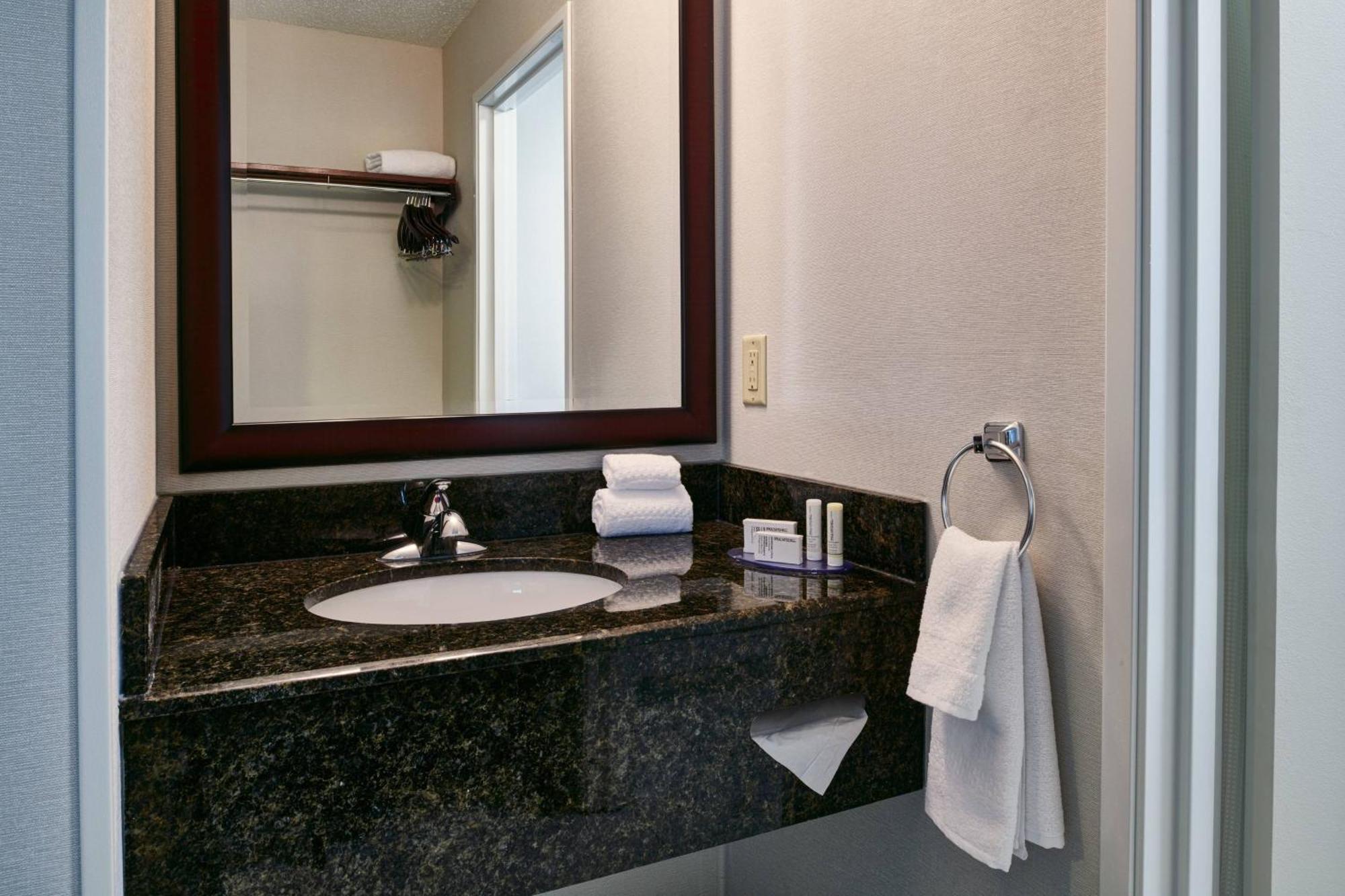 Fairfield Inn & Suites Detroit Livonia Ngoại thất bức ảnh